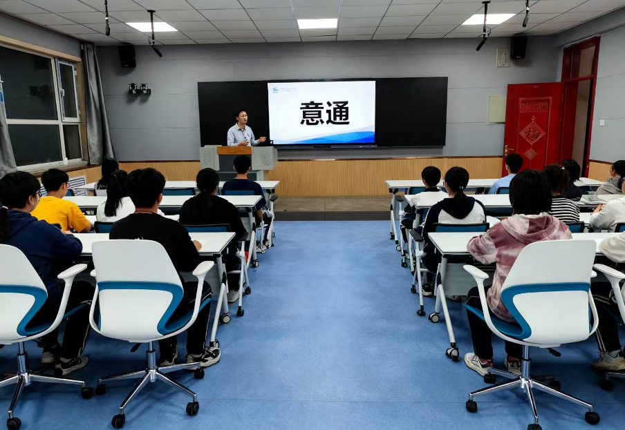 2025有了精品录播教室，同学们再也不怕听不懂重难点啦