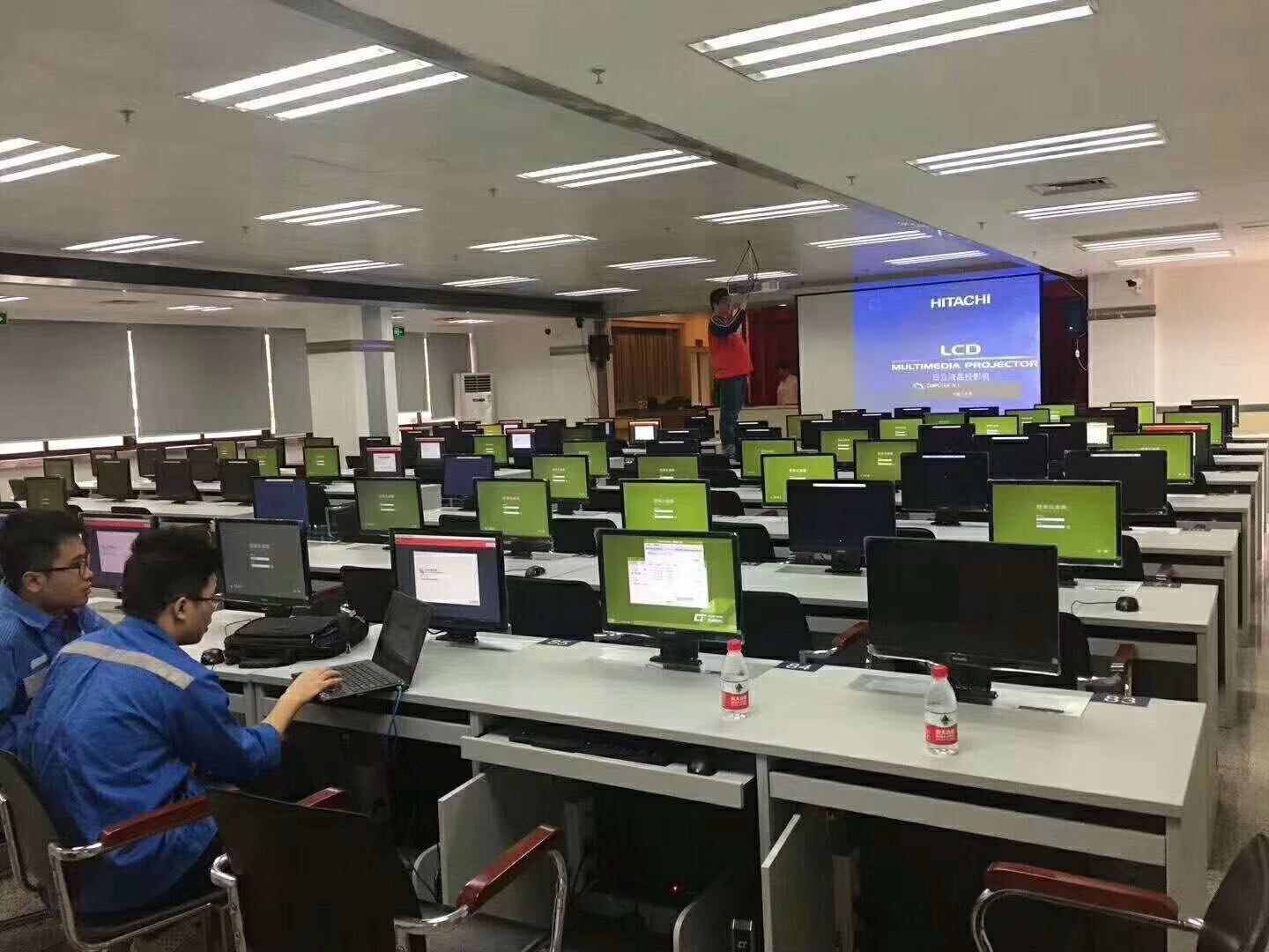 智慧教室智能培训会议室智能显示屏升降场景