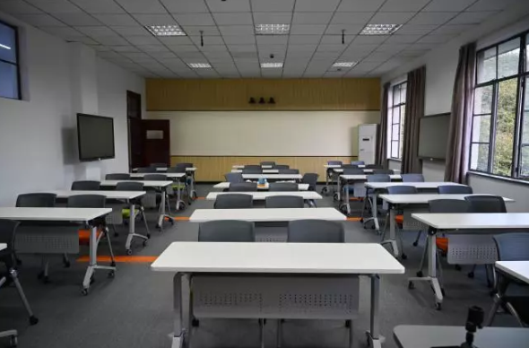 有了精品录播教室，同学们再也不怕听不懂重难点啦