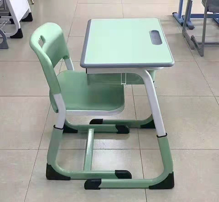 学生课桌椅
