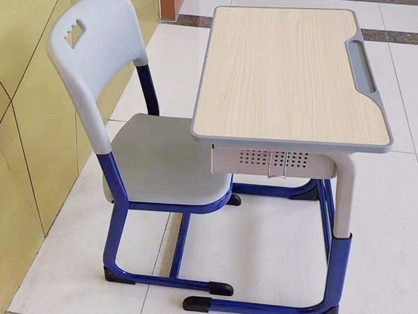 学生课桌椅