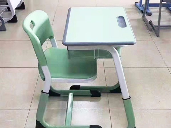 学生课桌椅